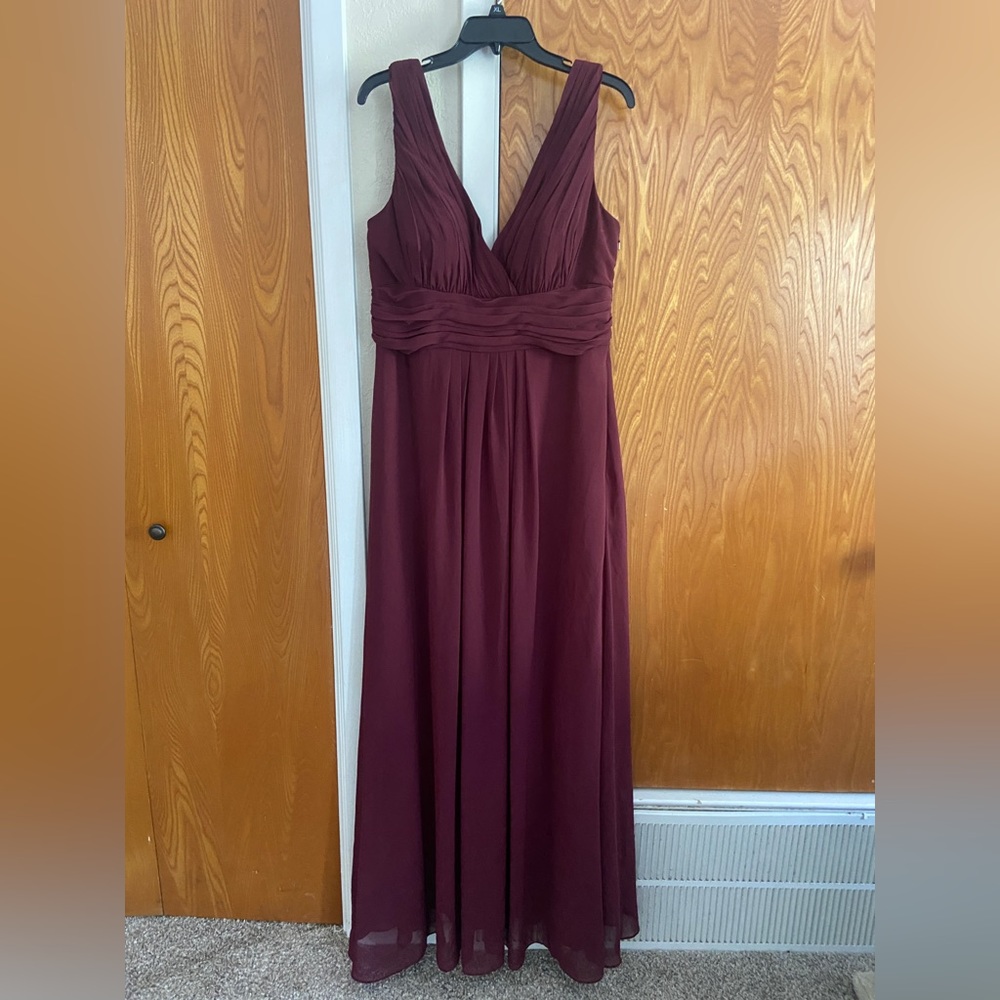 Formal dress / bridesmaids dress